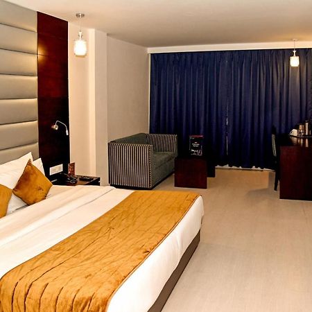 Sunbeam Premium Hotel Zirakpur ภายนอก รูปภาพ