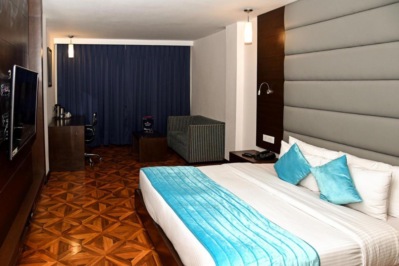Sunbeam Premium Hotel Zirakpur ภายนอก รูปภาพ
