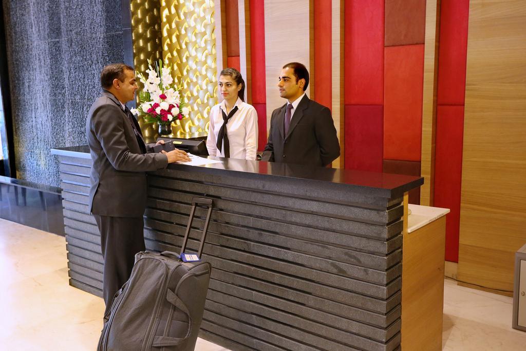 Sunbeam Premium Hotel Zirakpur ภายนอก รูปภาพ