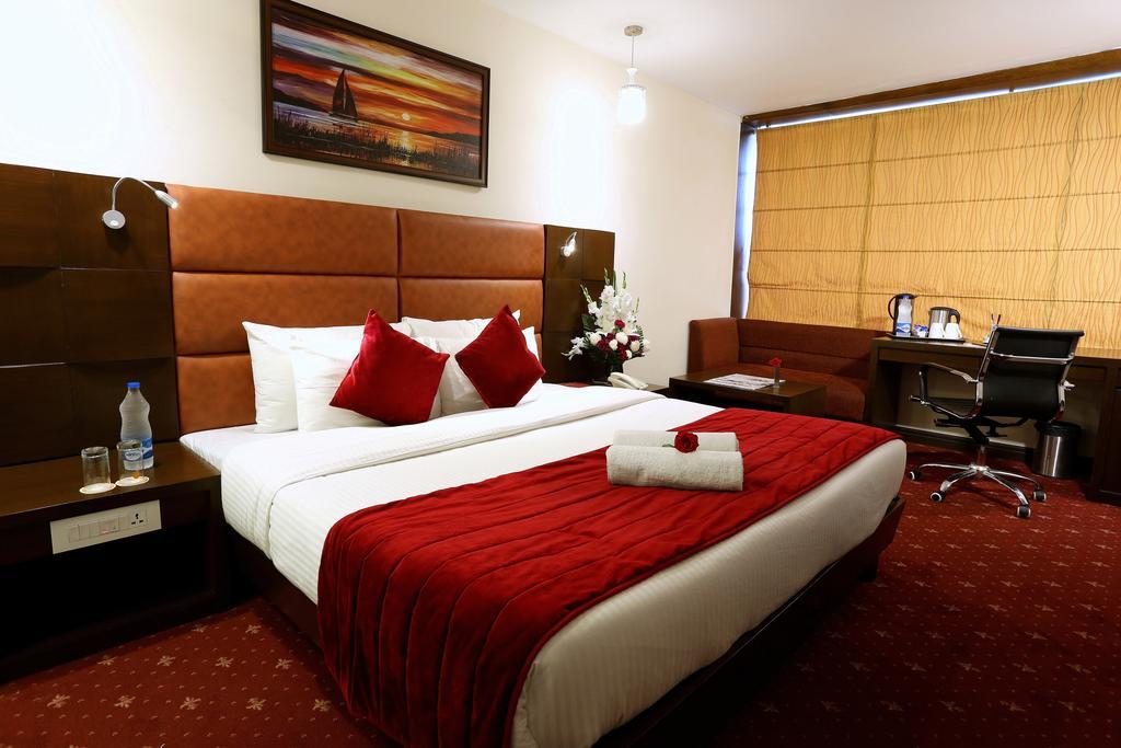 Sunbeam Premium Hotel Zirakpur ห้อง รูปภาพ