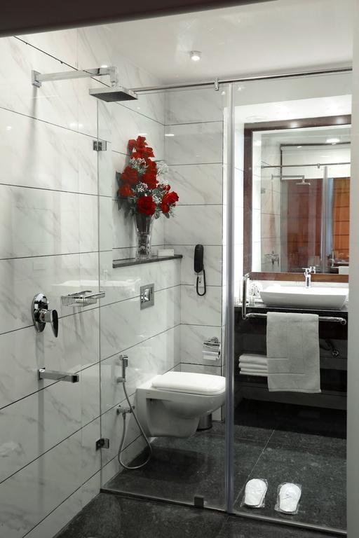 Sunbeam Premium Hotel Zirakpur ภายนอก รูปภาพ