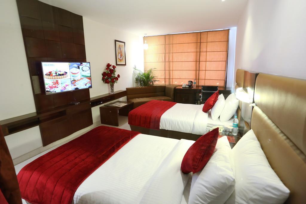 Sunbeam Premium Hotel Zirakpur ภายนอก รูปภาพ