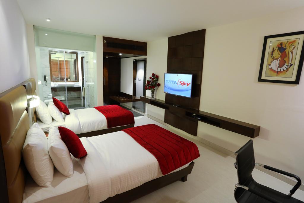 Sunbeam Premium Hotel Zirakpur ภายนอก รูปภาพ
