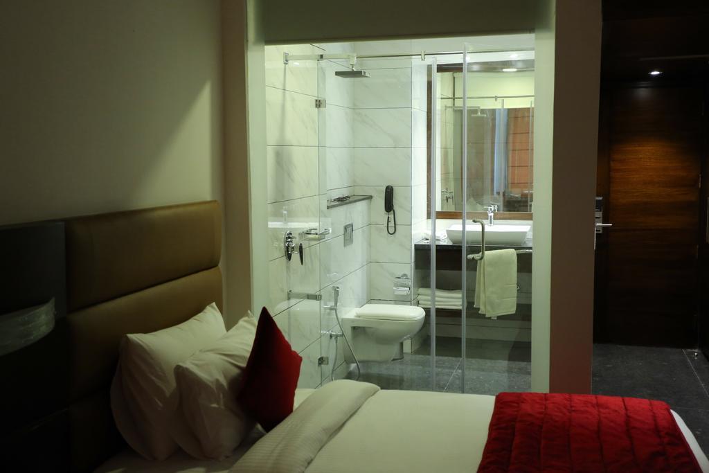 Sunbeam Premium Hotel Zirakpur ภายนอก รูปภาพ