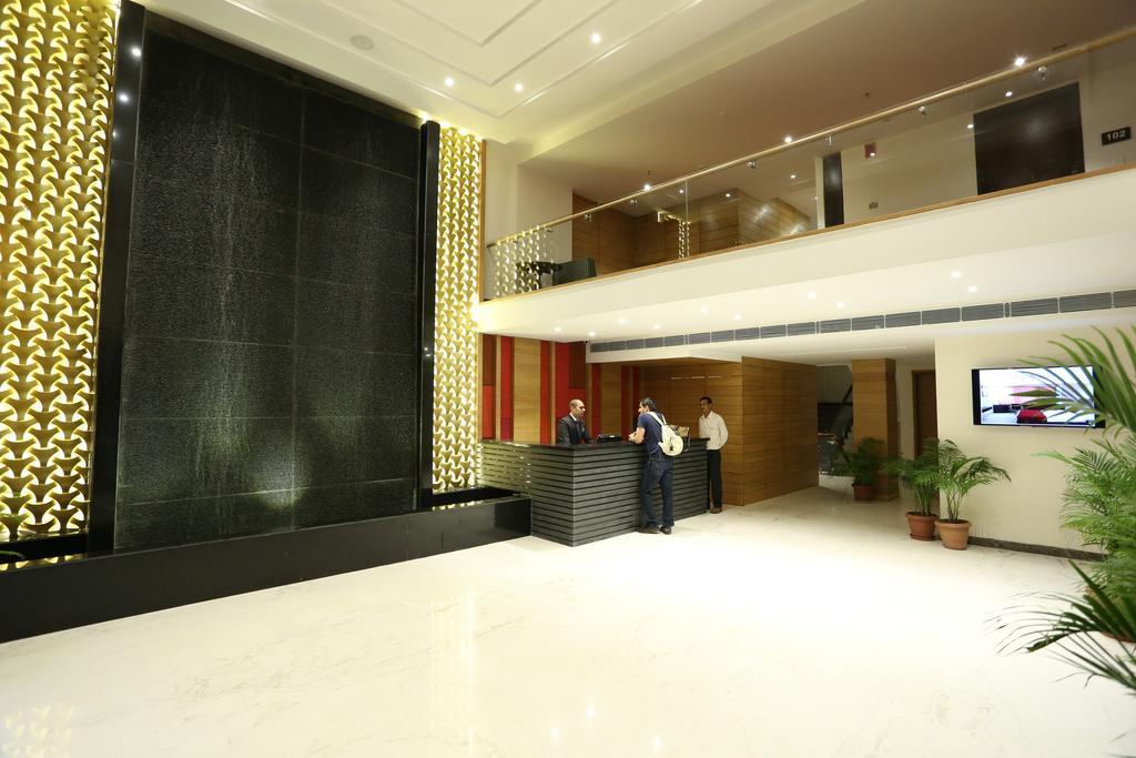Sunbeam Premium Hotel Zirakpur ภายนอก รูปภาพ