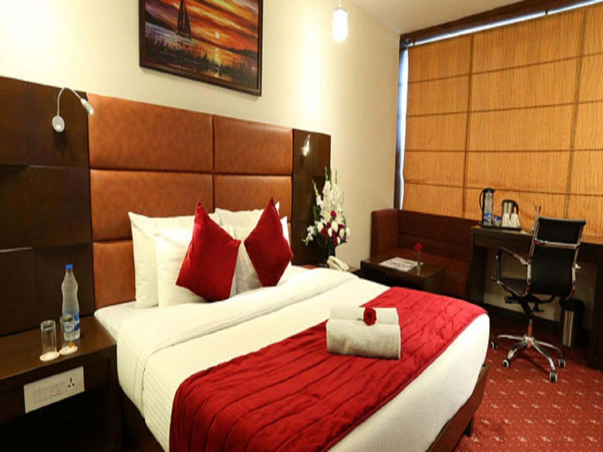 Sunbeam Premium Hotel Zirakpur ภายนอก รูปภาพ